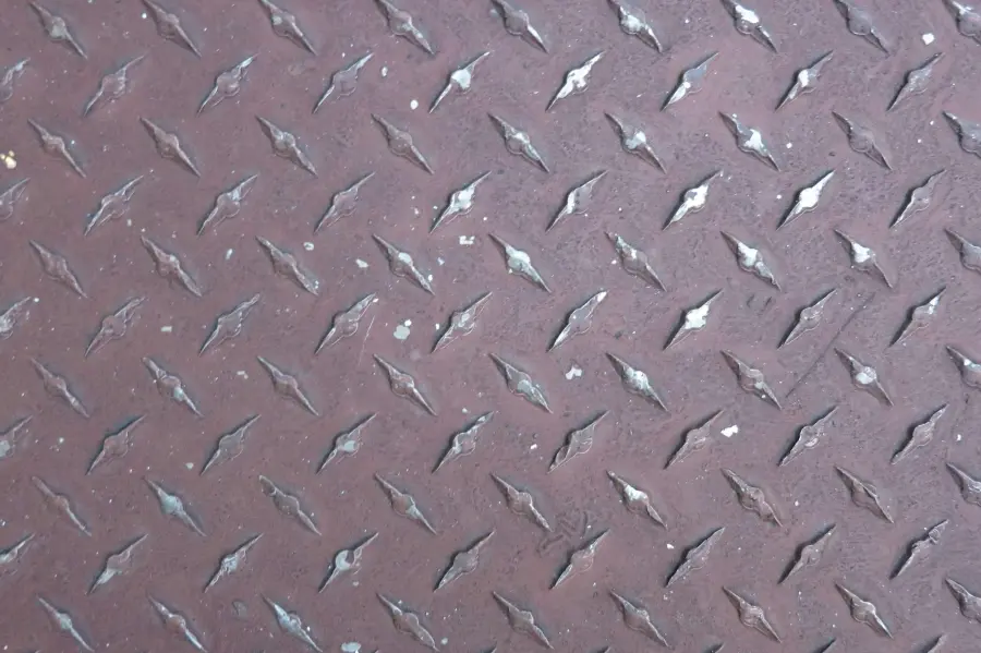 Superfici metalliche: trattamento, resta estetica e qualità visiva