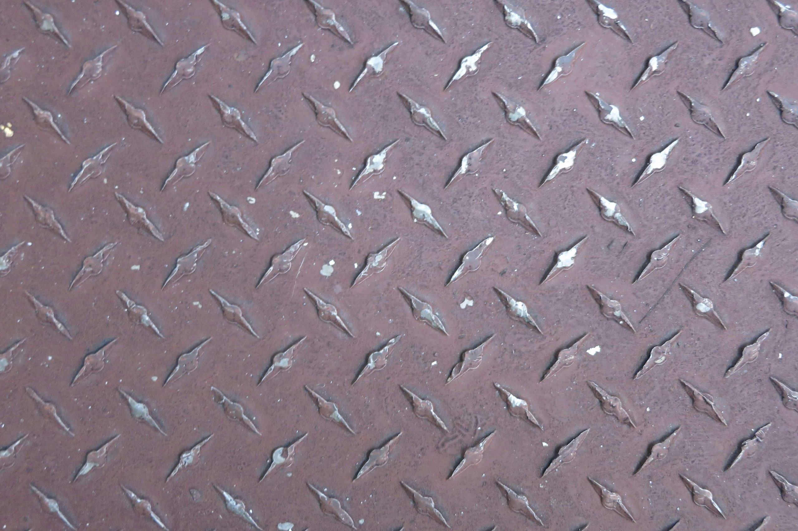 Superfici metalliche: trattamento, resta estetica e qualità visiva